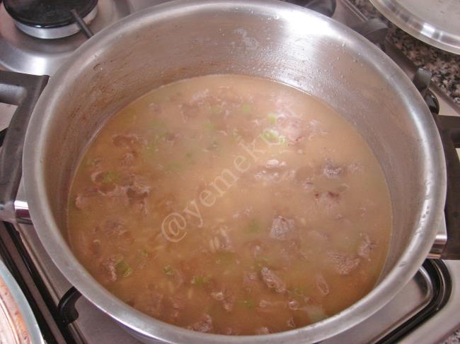 Etli Arpa Şehriye Pilavı - Yapılışı (6/8) 