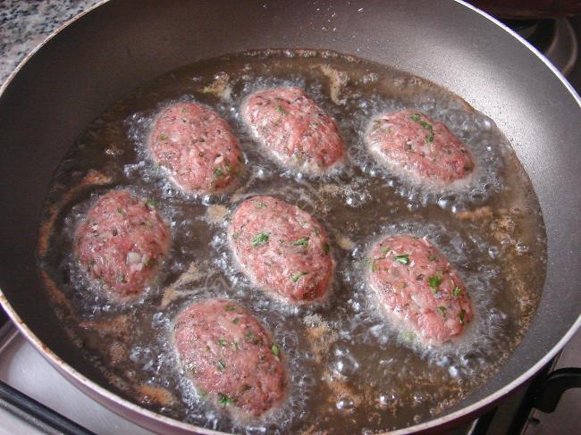 Köfteli İskender Kebabı - Yapılışı (7/16) 