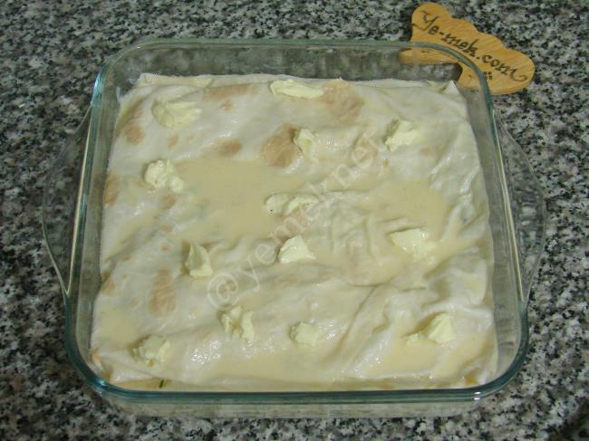 Makarnadan Yalancı Su Böreği - Yapılışı (11/16) 