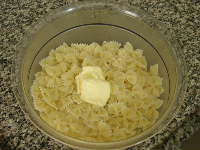 Makarnadan Yalancı Su Böreği - Yapılışı (2/16) 