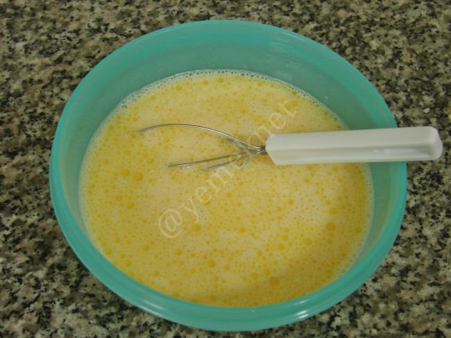 Makarnadan Yalancı Su Böreği - Yapılışı (5/16) 