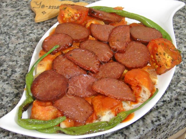Sucuklu İskender Kebap - Yapılışı (8/12) 