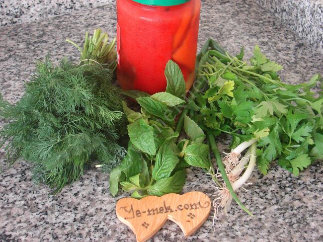 Yeşillikli Közlenmiş Kırmızı Biber Salatası - Yapılışı (1/8) 