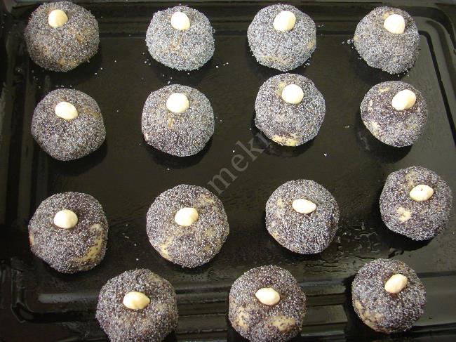 Haşhaşlı Bademli Şekerpare - Yapılışı (6/12) 