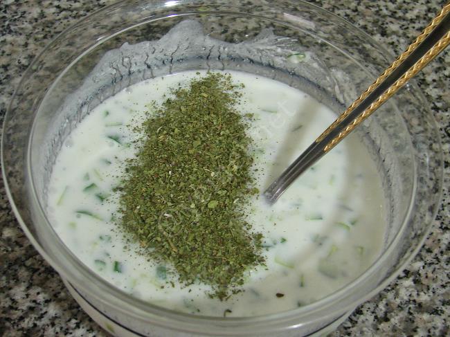 Küp Salatalıklı Cacık - Yapılışı (7/12) 
