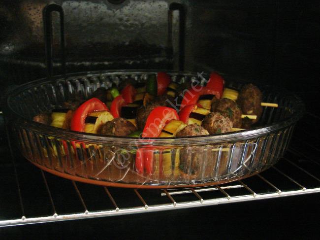 Sebzeli Şiş Köfte - Yapılışı (9/12) 