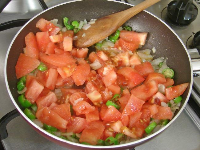 Zeytinyağlı Patlıcanlı Enginar Dolması - Yapılışı (7/16) 