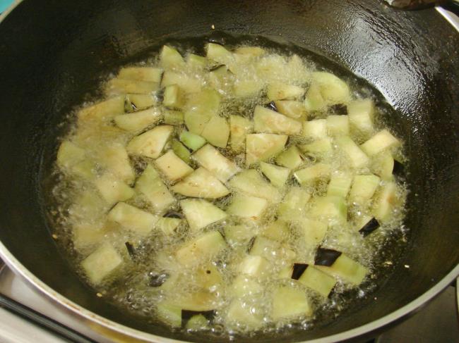 Zeytinyağlı Patlıcanlı Enginar Dolması - Yapılışı (9/16) 