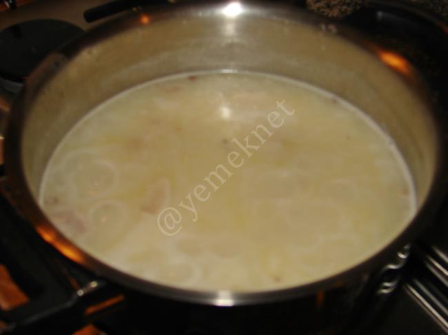 Bademli Tavuk Çorbası - Yapılışı (7/12) 