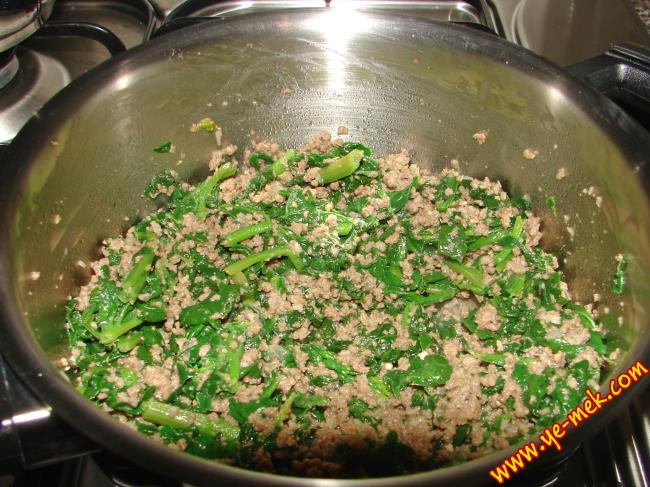 Beşamel Soslu Ispanak Graten - Yapılışı (4/12) 