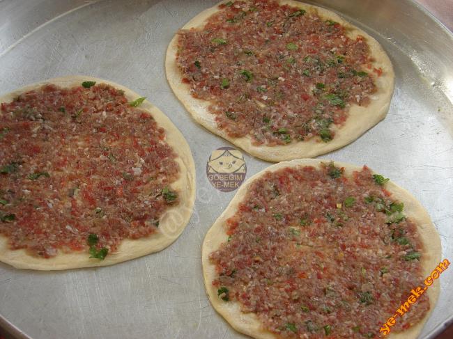 Ev Usulü Kıymalı Lahmacun - Yapılışı (10/16) 
