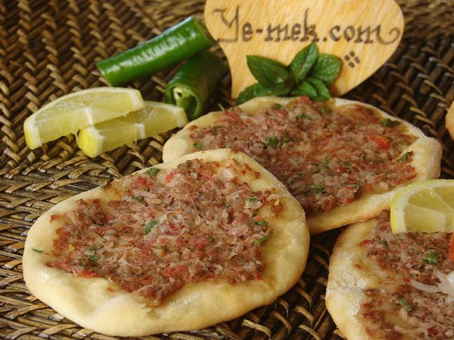 Ev Usulü Kıymalı Lahmacun - Yapılışı (14/16) 