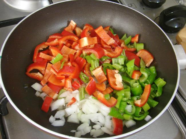 Kahvaltılık Biber Kavurması - Yapılışı (3/8) 