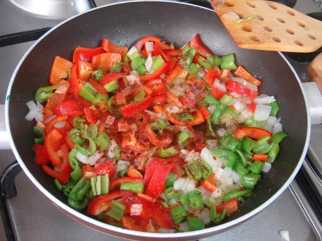 Kahvaltılık Biber Kavurması - Yapılışı (4/8) 