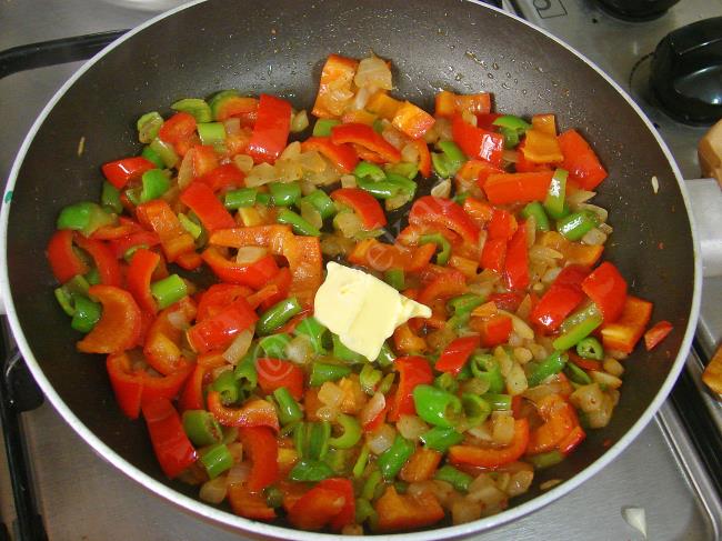 Kahvaltılık Biber Kavurması - Yapılışı (5/8) 