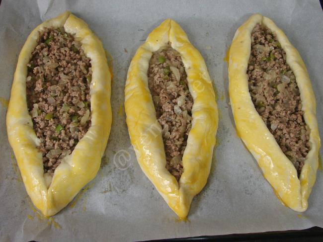 Kıymalı Pide - Yapılışı (11/16) 