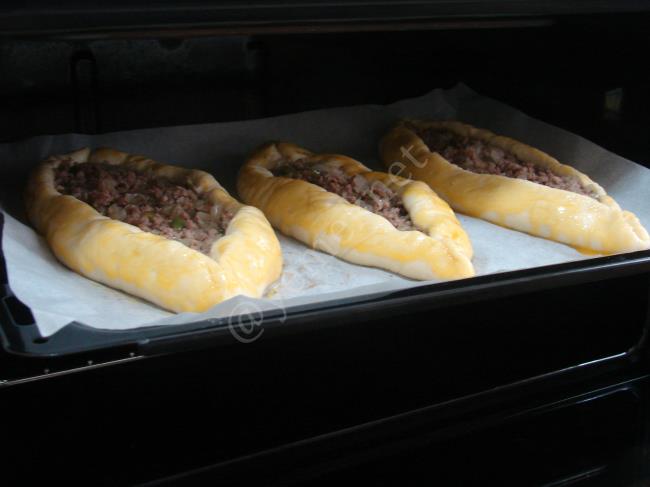 Kıymalı Pide - Yapılışı (12/16) 