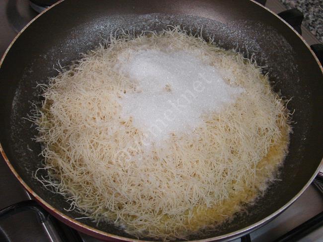 Kupta Muhallebili Kadayıf Tatlısı - Yapılışı (3/16) 