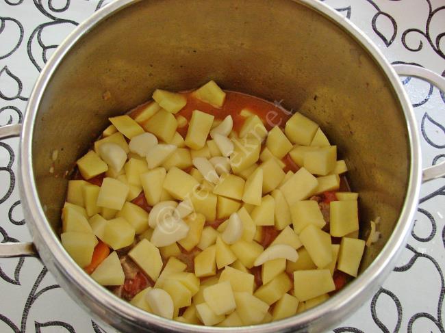 Patatesli Tas Kebabı - Yapılışı (8/12) 