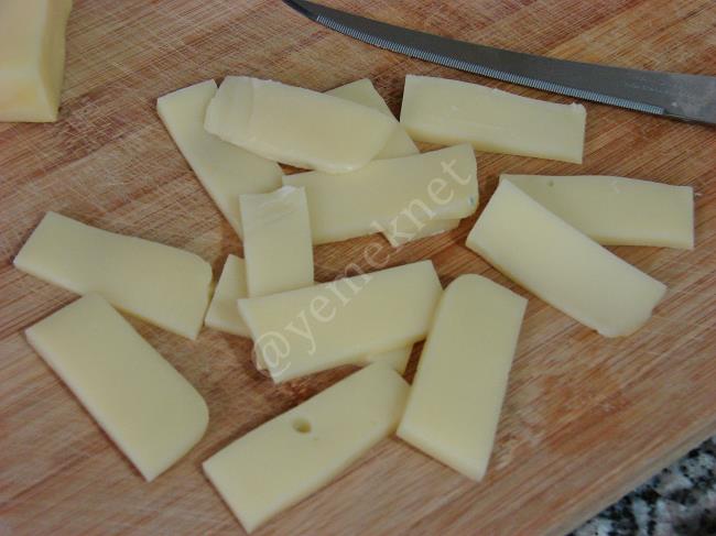 Sahanda Peynirli Yumurta - Yapılışı (2/8) 