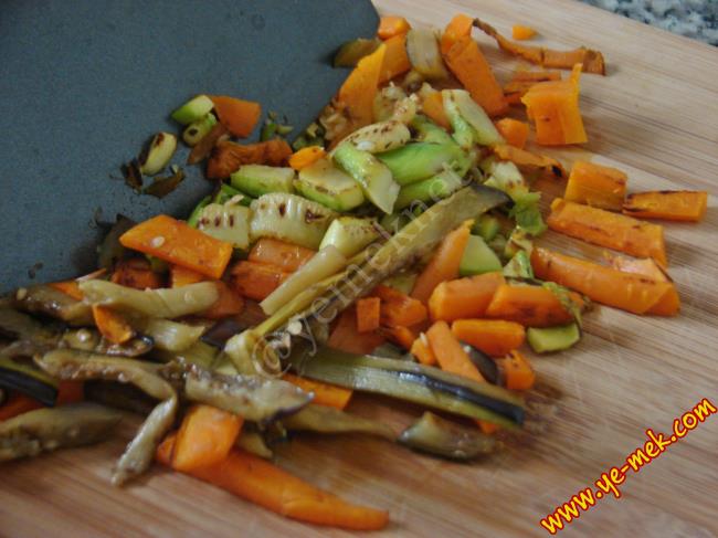 Sebzeli Yoğurtlu Tavuk Salatası - Yapılışı (8/16) 