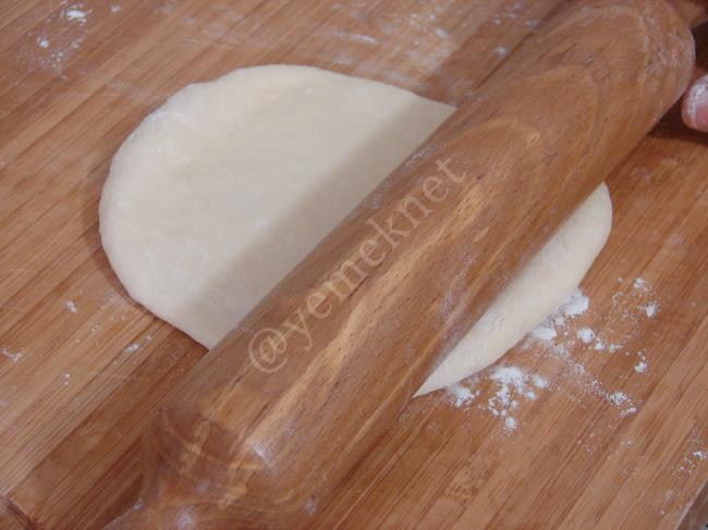Tereyağlı Kaşarlı Ev Pidesi - Yapılışı (3/20) 