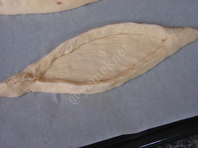 Tereyağlı Kaşarlı Ev Pidesi - Yapılışı (7/20) 