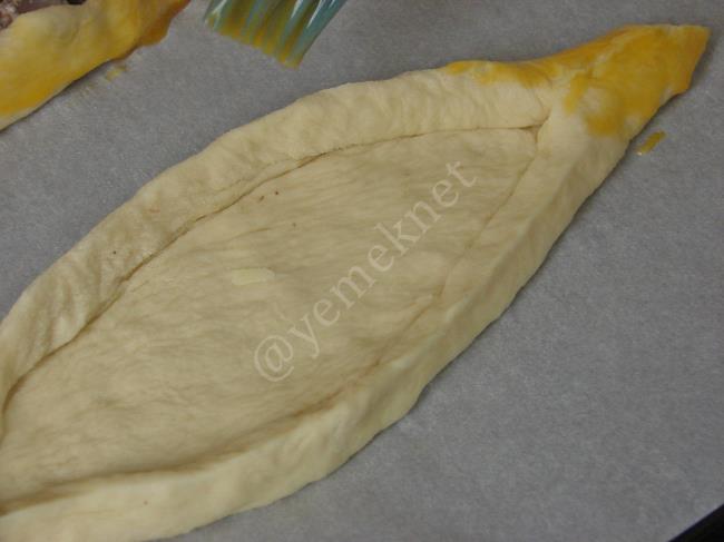 Tereyağlı Kaşarlı Ev Pidesi - Yapılışı (8/20) 