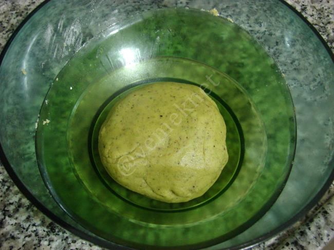 Antep Fıstıklı Kurabiye - Yapılışı (5/12) 