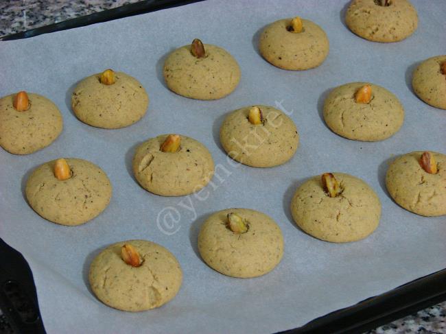 Antep Fıstıklı Kurabiye - Yapılışı (9/12) 