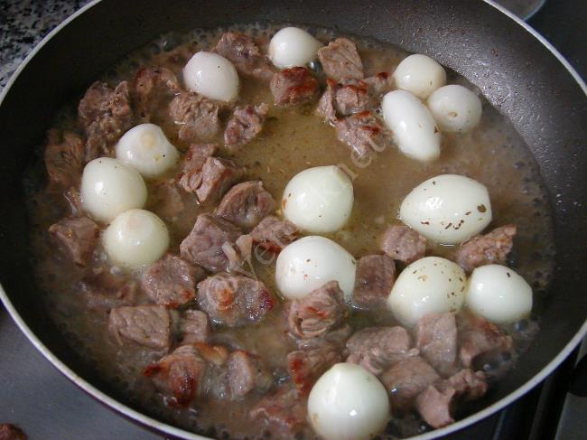 Arpacık Soğanlı Et Kavurma - Yapılışı (7/12) 