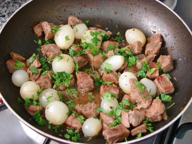 Arpacık Soğanlı Et Kavurma - Yapılışı (8/12) 