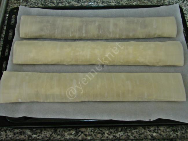 Baklavalık Yufkadan Kıymalı Kol Böreği - Yapılışı (6/12) 
