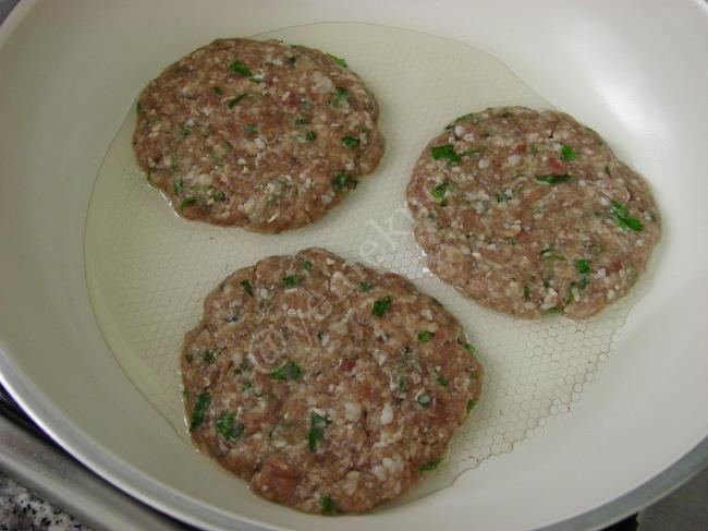 Beşamel Soslu Domatesli Köfte - Yapılışı (6/16) 