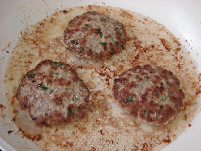 Beşamel Soslu Domatesli Köfte - Yapılışı (7/16) 