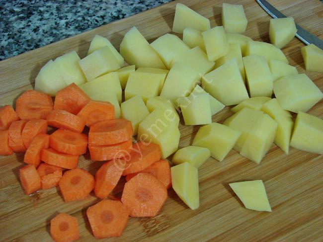 Havuçlu Patatesli Tavuk Haşlama - Yapılışı (3/12) 