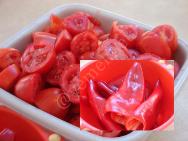 Kışlık Karışık Domates Biber Salça Konservesi - Yapılışı (2/20) 