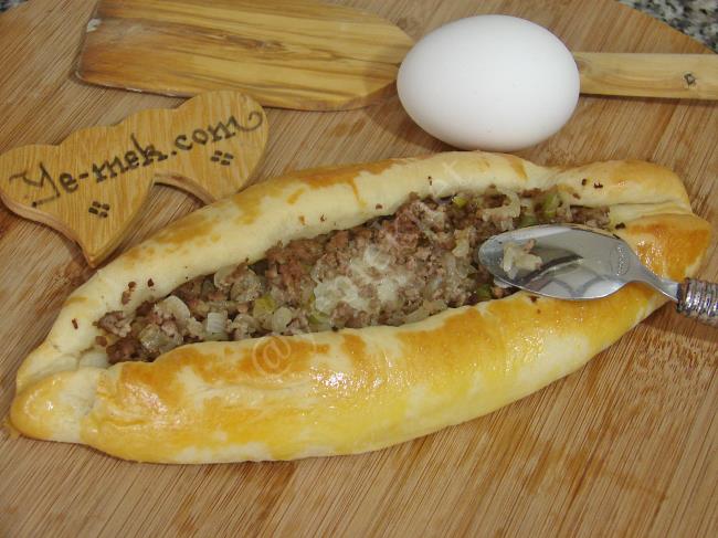 Kıymalı Yumurtalı Karadeniz Pidesi - Yapılışı (11/20) 