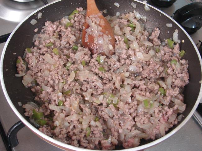 Kıymalı Yumurtalı Karadeniz Pidesi - Yapılışı (4/20) 