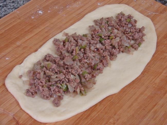 Kıymalı Yumurtalı Karadeniz Pidesi - Yapılışı (8/20) 