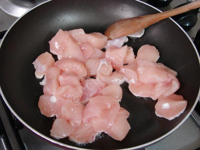 Tavuklu Hünkar Beğendi - Yapılışı (2/16) 