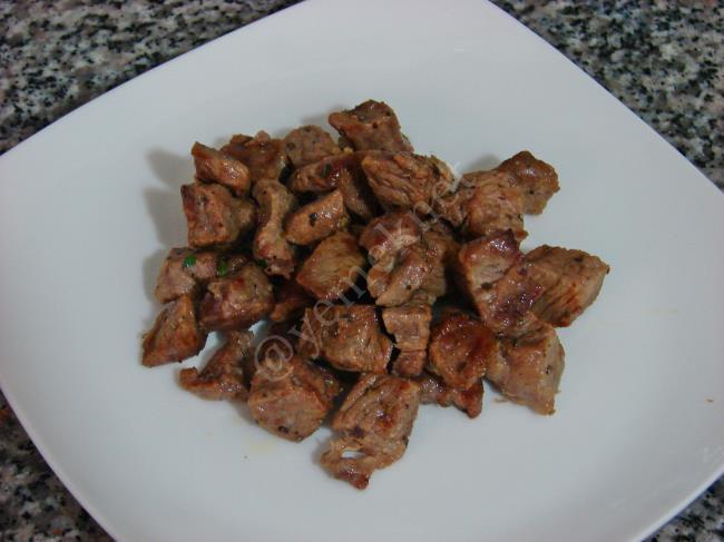 Yoğurt Soslu Salçalı Et Sote - Yapılışı (7/12) 