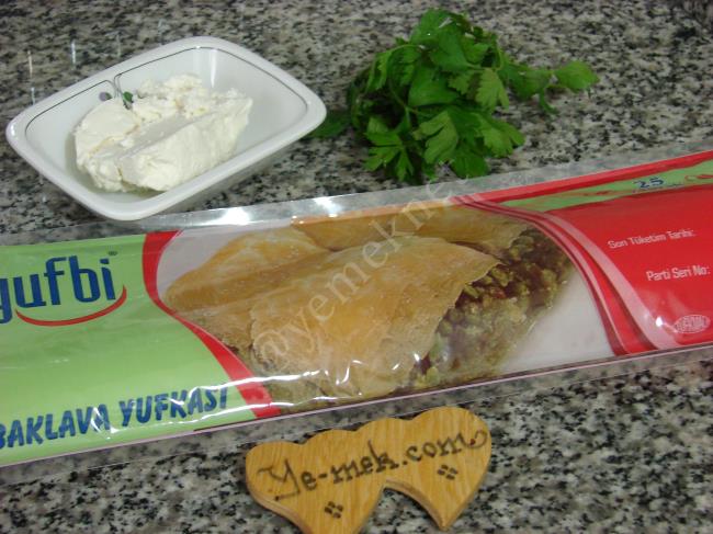 Baklavalık Yufkadan Lorlu Gözleme - Yapılışı (1/16) 