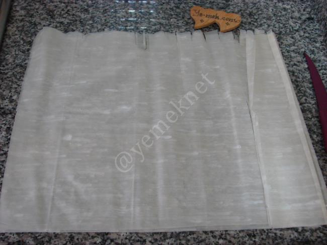 Baklavalık Yufkadan Lorlu Gözleme - Yapılışı (4/16) 