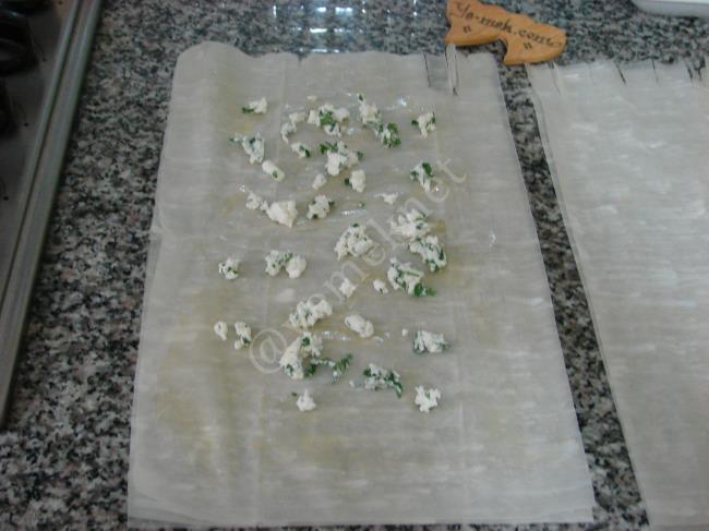 Baklavalık Yufkadan Lorlu Gözleme - Yapılışı (6/16) 