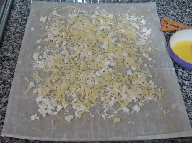 Baklavalık Yufkadan Peynirli Börek - Yapılışı (4/12) 