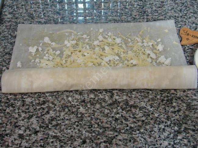 Baklavalık Yufkadan Peynirli Börek - Yapılışı (5/12) 