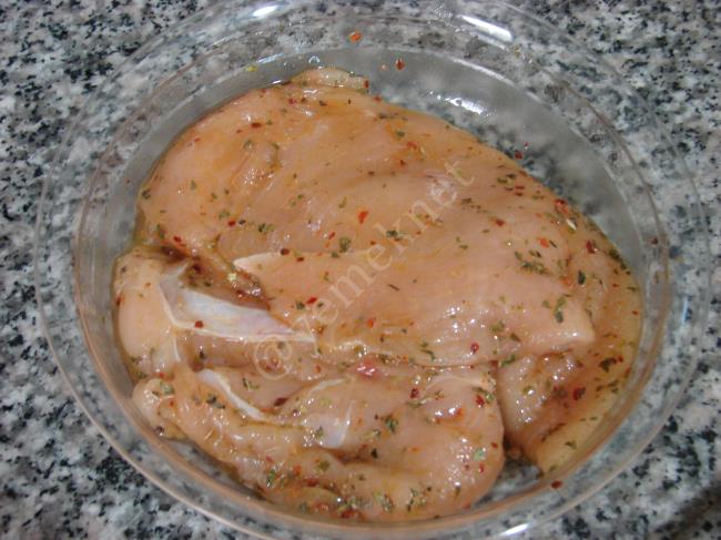 Beşamel Soslu Tavuk Fileto - Yapılışı (3/12) 