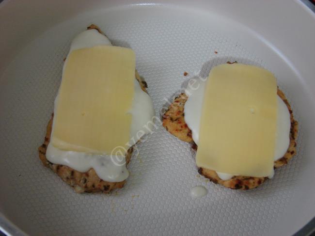 Beşamel Soslu Tavuk Fileto - Yapılışı (7/12) 