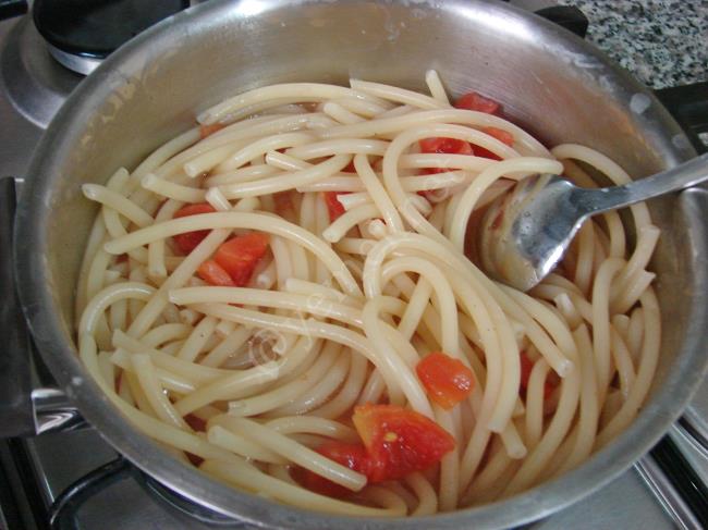 Fırında Kremalı Domatesli Makarna - Yapılışı (4/16) 